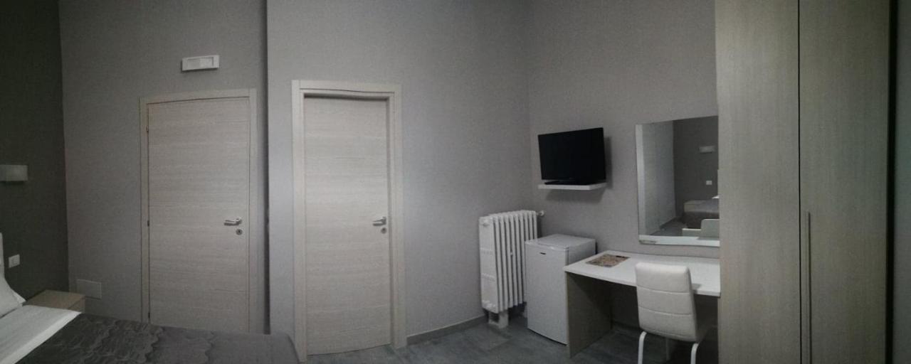 Standard King Room,742120687:JPEG
